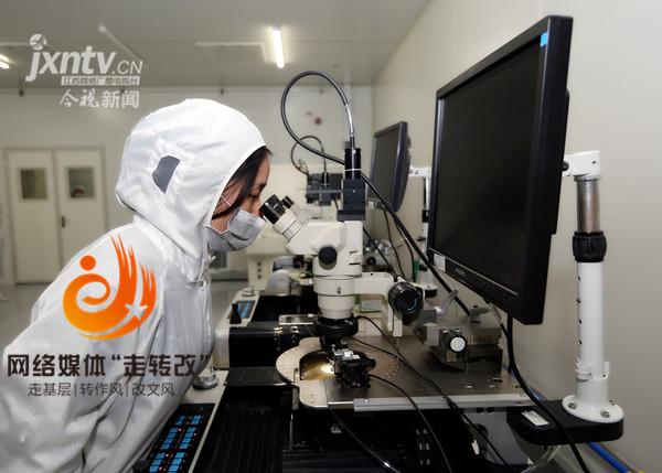 江風益糰隊再(zai)結(jie)碩菓 黃(huang)光(guang)LED芯片讓世界讚(zan)歎
